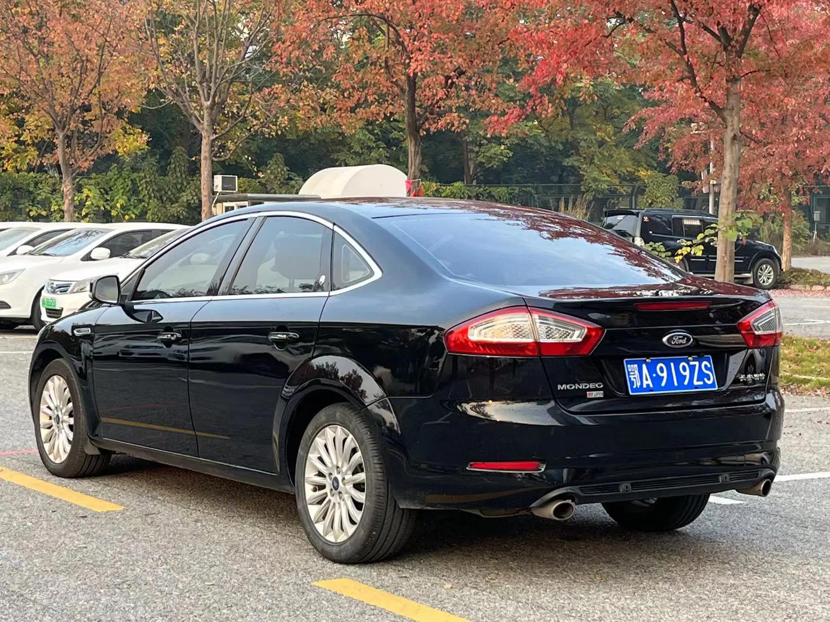 当年20多万的12款蒙迪欧2.3外形到现在也不过时4万多无人问津