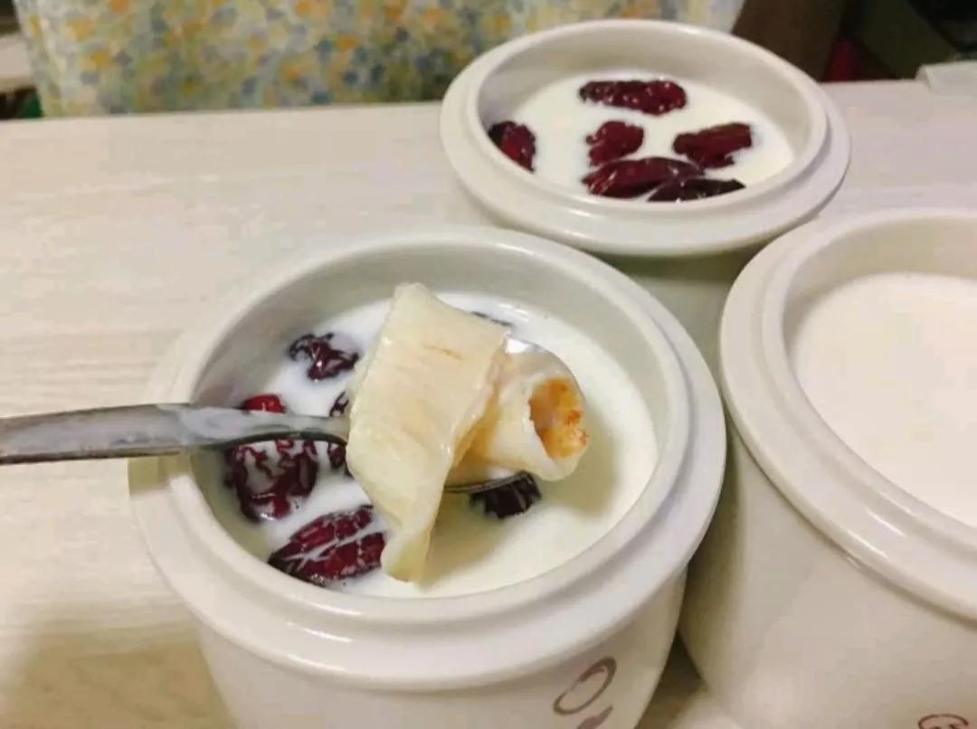 液体奶和奶粉哪个没有防腐剂,奶粉和液体奶哪个更好