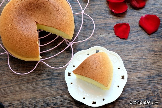 这才是电饭锅蛋糕正确的做法,用300g蛋糕预拌粉做电饭锅蛋糕