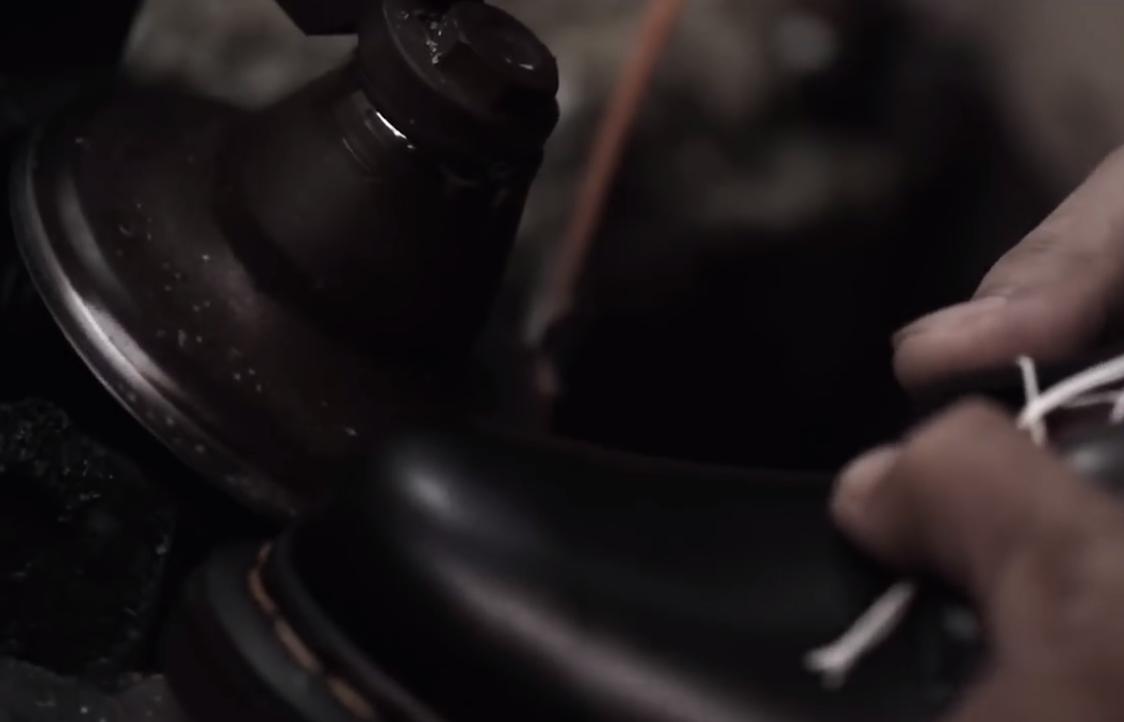 有关马丁靴的穿搭,经典白色马丁靴穿搭