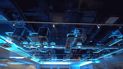 听说有群机器人乘“太空舱”悄然登陆广州?