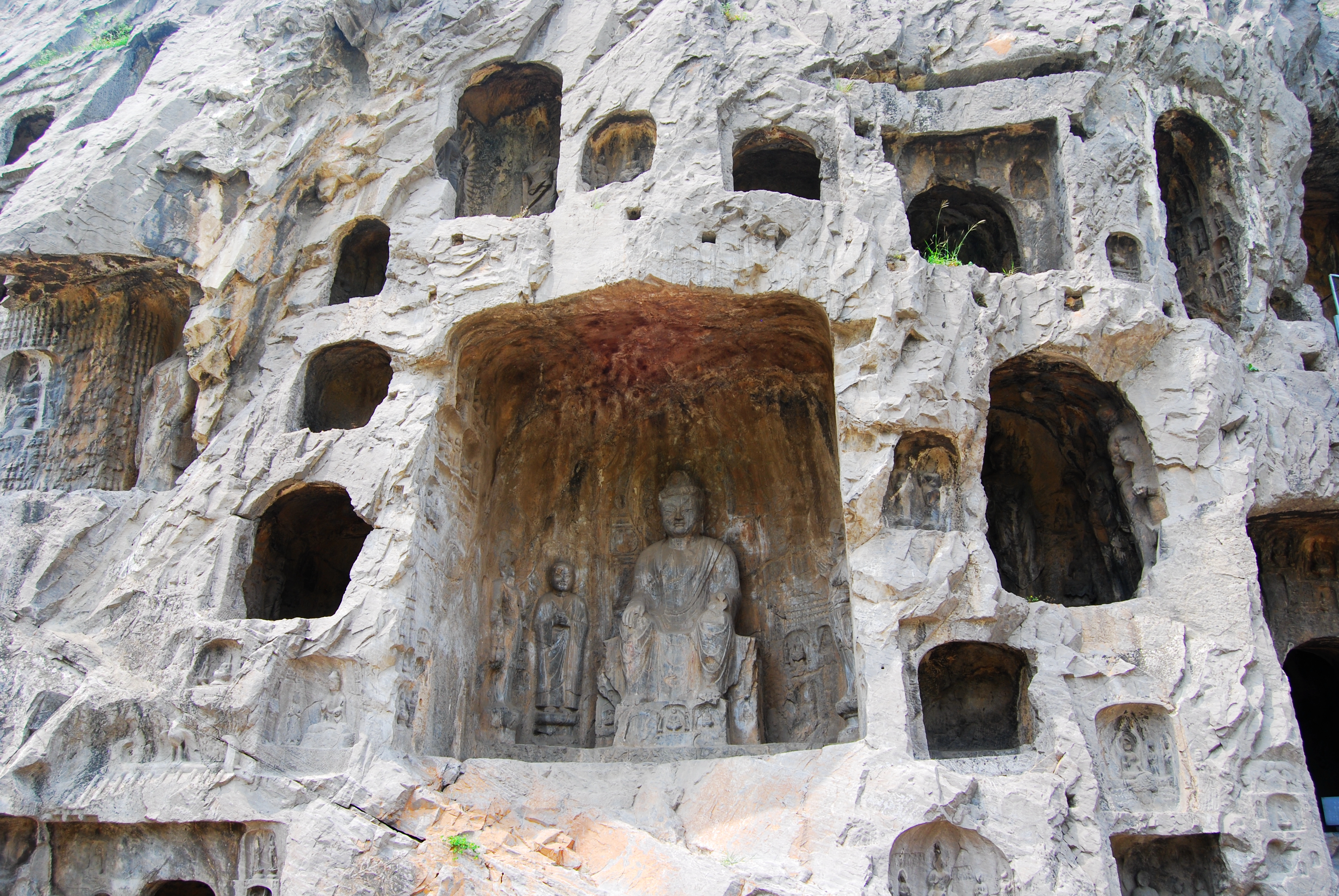 龙门石窟的卢舍那大佛的资料,龙门石窟卢舍那大佛的实际名字