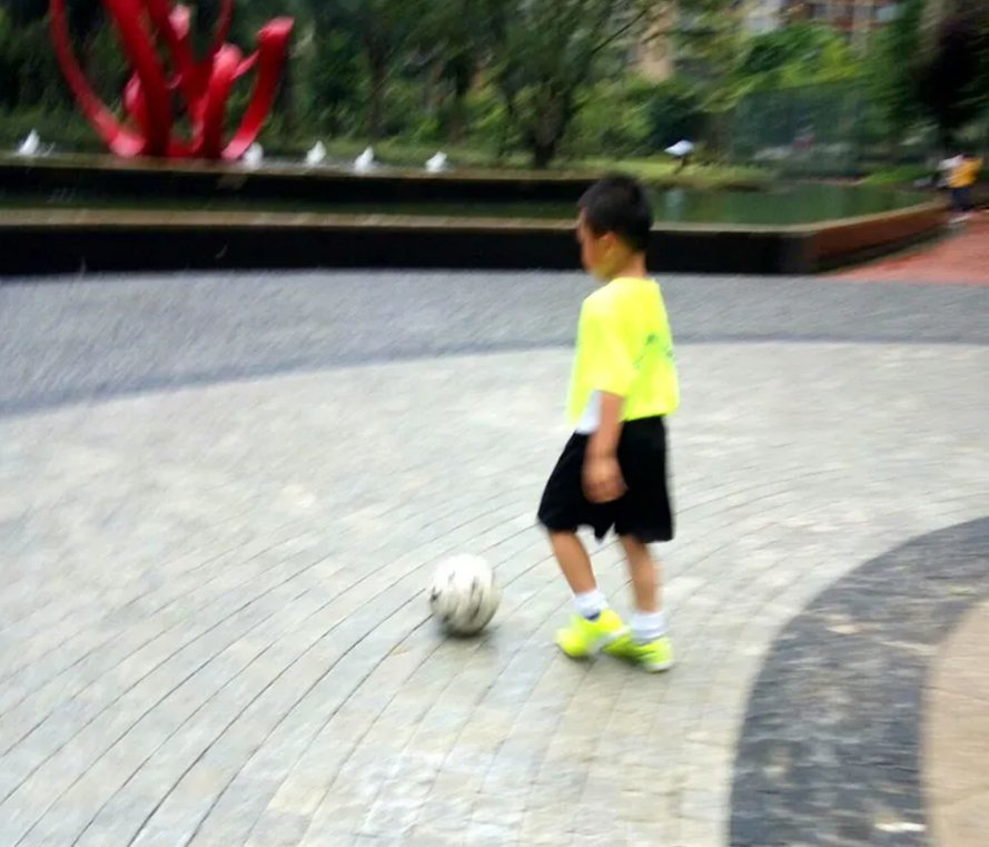 小小少年足球教学,青少年足球成长之路