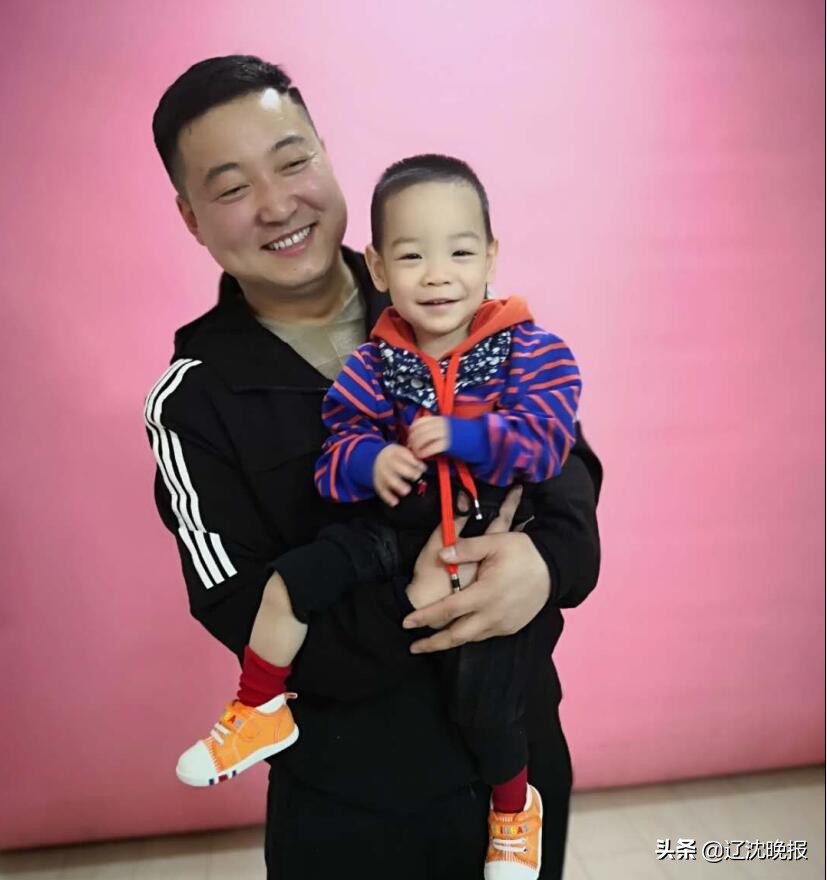 早产儿肺部发育不良拍背视频,早产男孩抢救88天