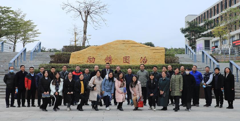 陈女士投诉：深圳实验光明高中招生存在“猫腻”。曰：不太成立