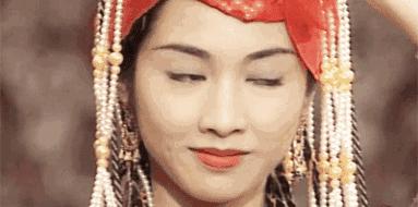 适合大圆脸的发型,圆脸女士短发发型