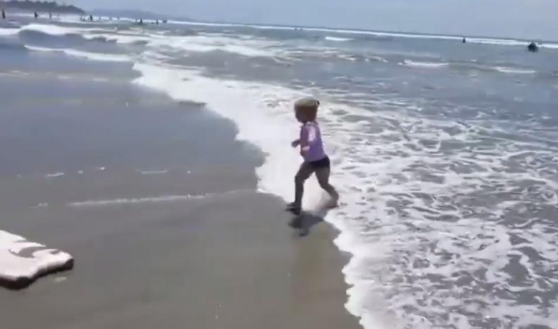 宝宝为什么喜欢吸手指,宝宝多吸吮手指的原因及危害