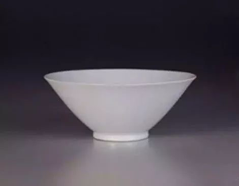 在国内是路人甲的白瓷，为什么出国后秒变白富美？