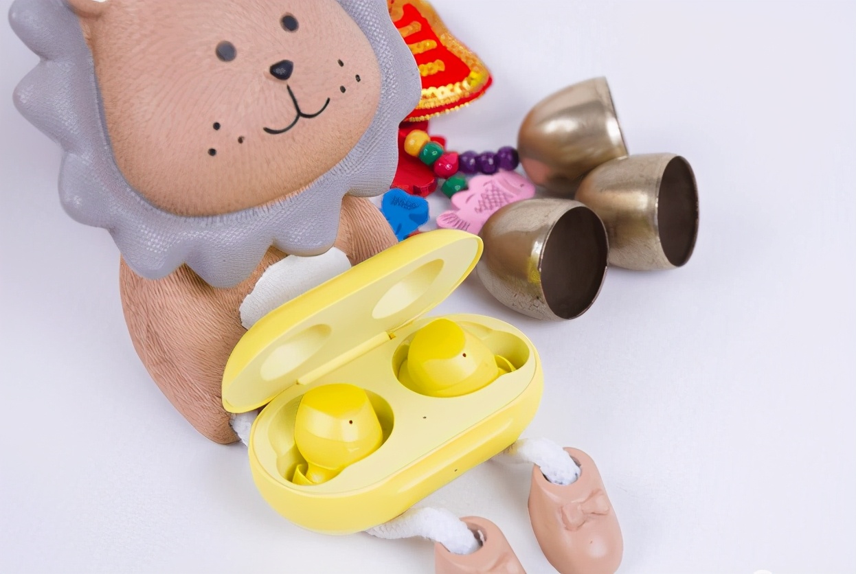 无线蓝牙耳机和头戴式耳机哪个好,挂脖蓝牙耳机和无线耳机哪个好用