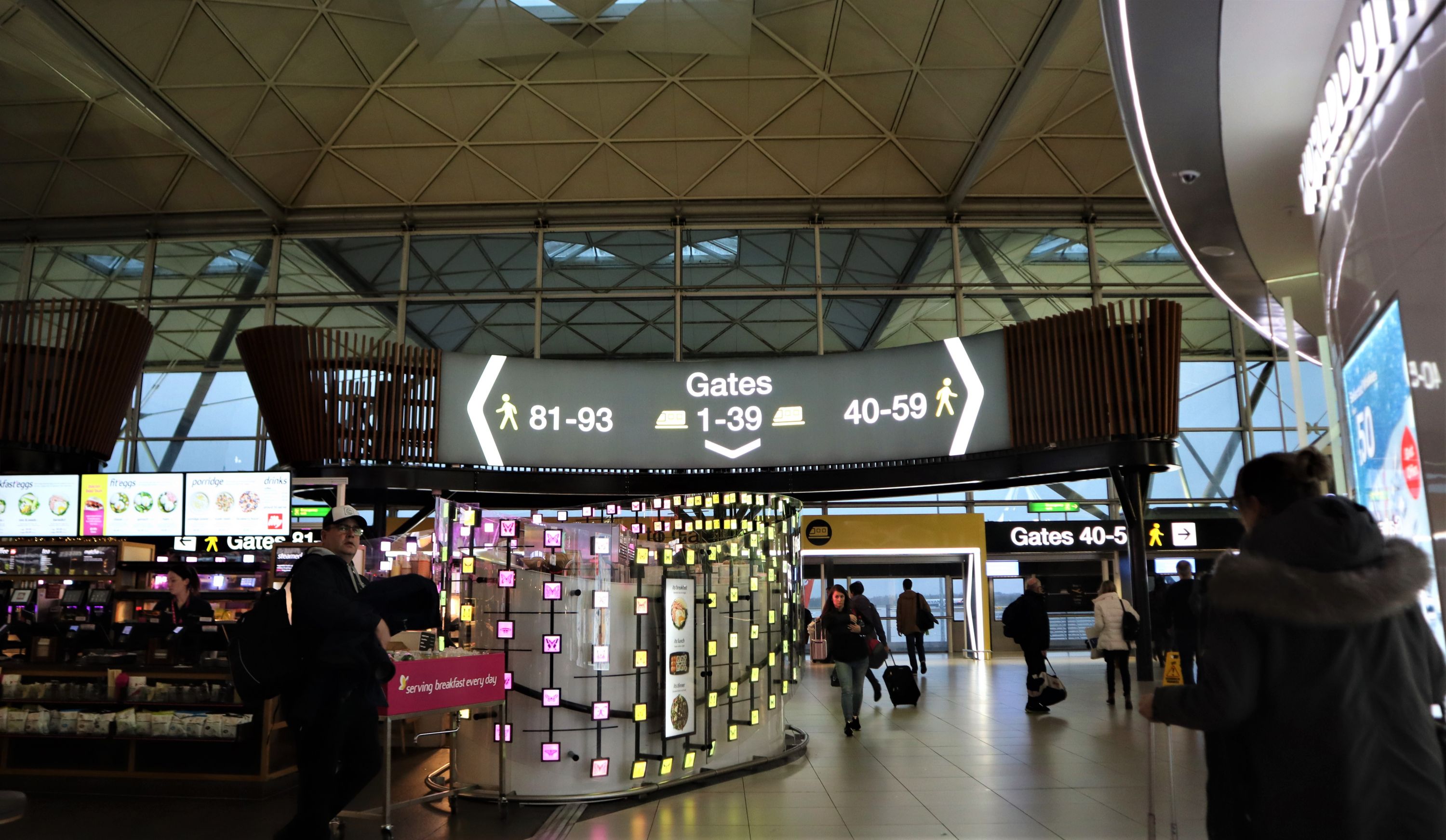 票价100块的欧洲超短线！座椅比国内廉航还窄，坐几分钟都受不了