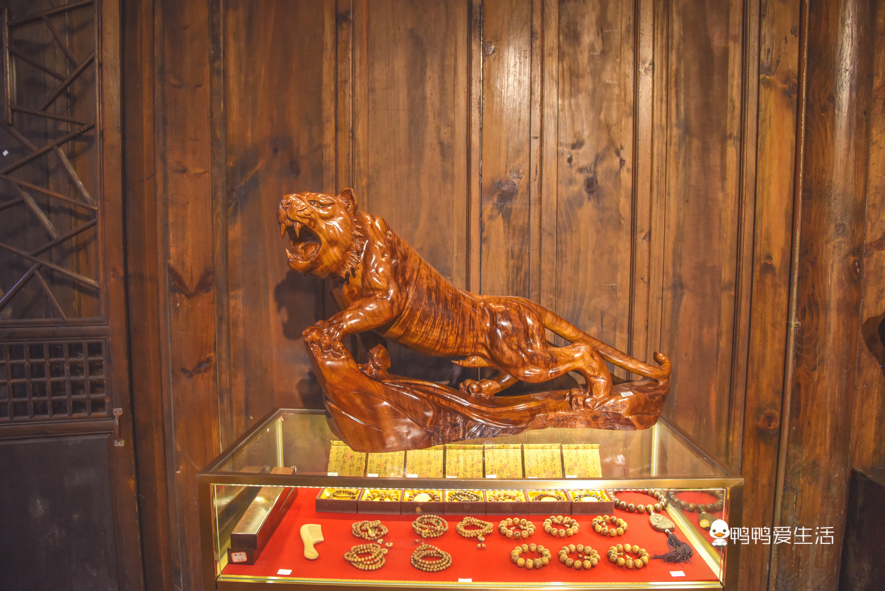 成都旅游必去景点推荐宽窄巷子,成都锦里和宽窄巷子哪个值得去