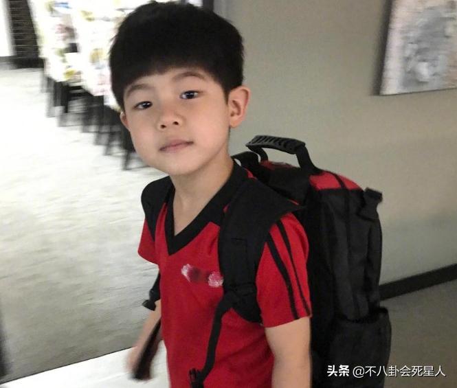众星开学季晒娃：13岁天天腕线过裆，张嘉倪兴奋，田亮操心儿子