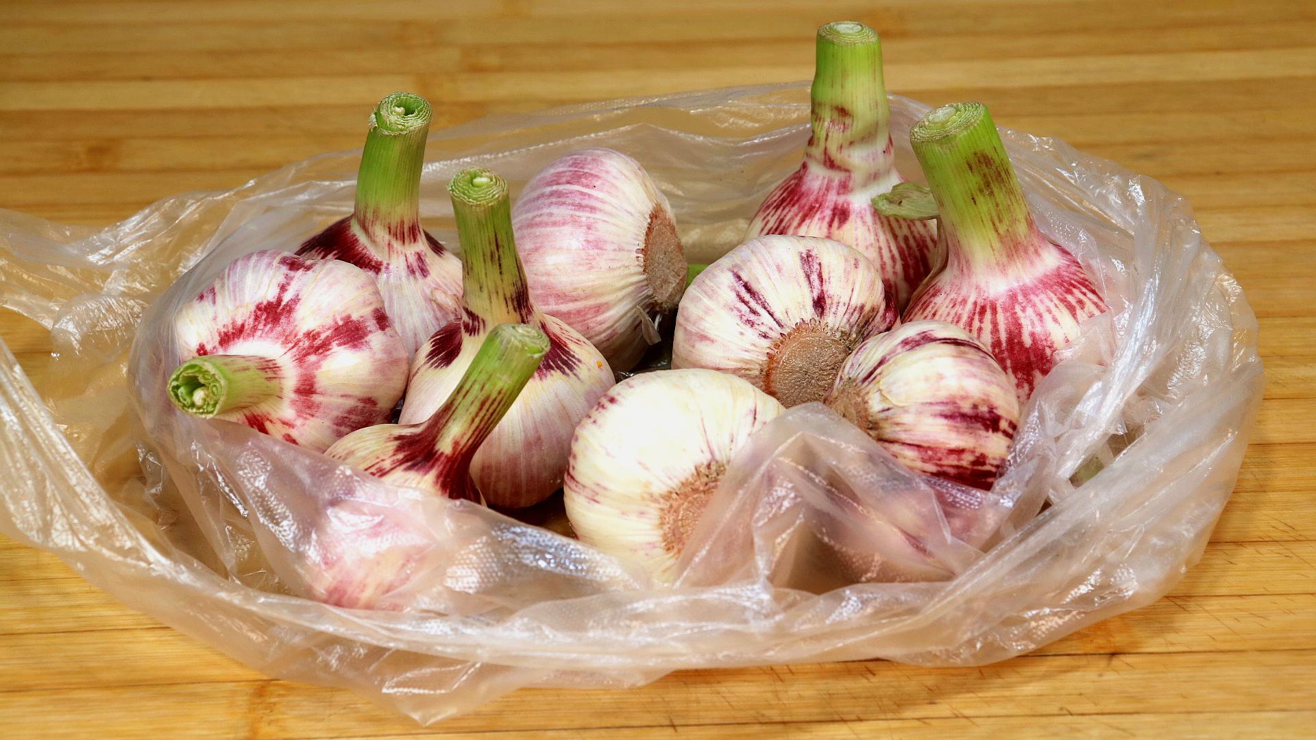 大蒜最简单的腌制方法,不加糖腌制10斤大蒜的正确方法