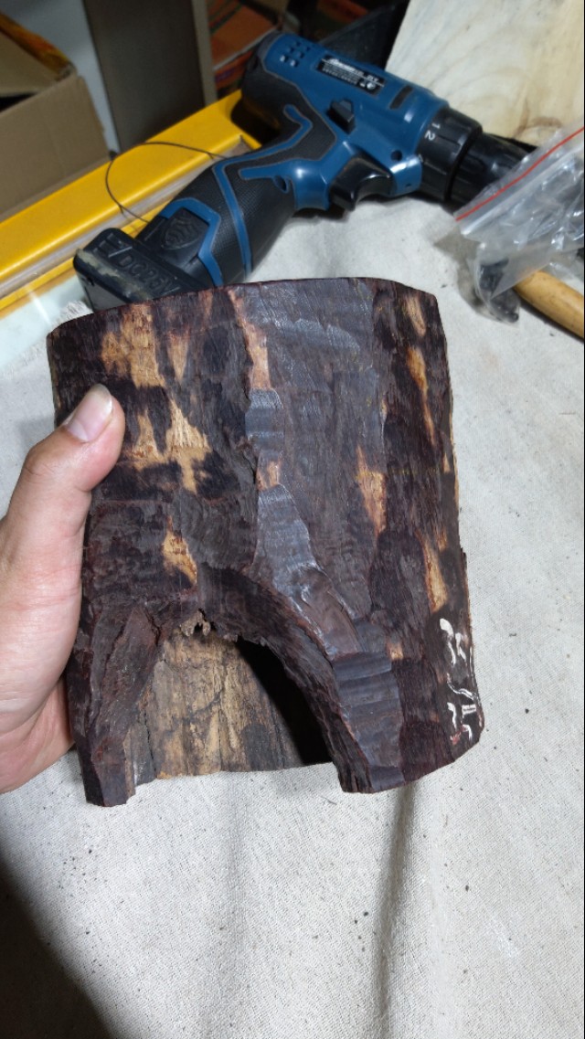 小叶紫檀瘤疤手串为什么容易开裂,小叶紫檀手串开裂怎么修复