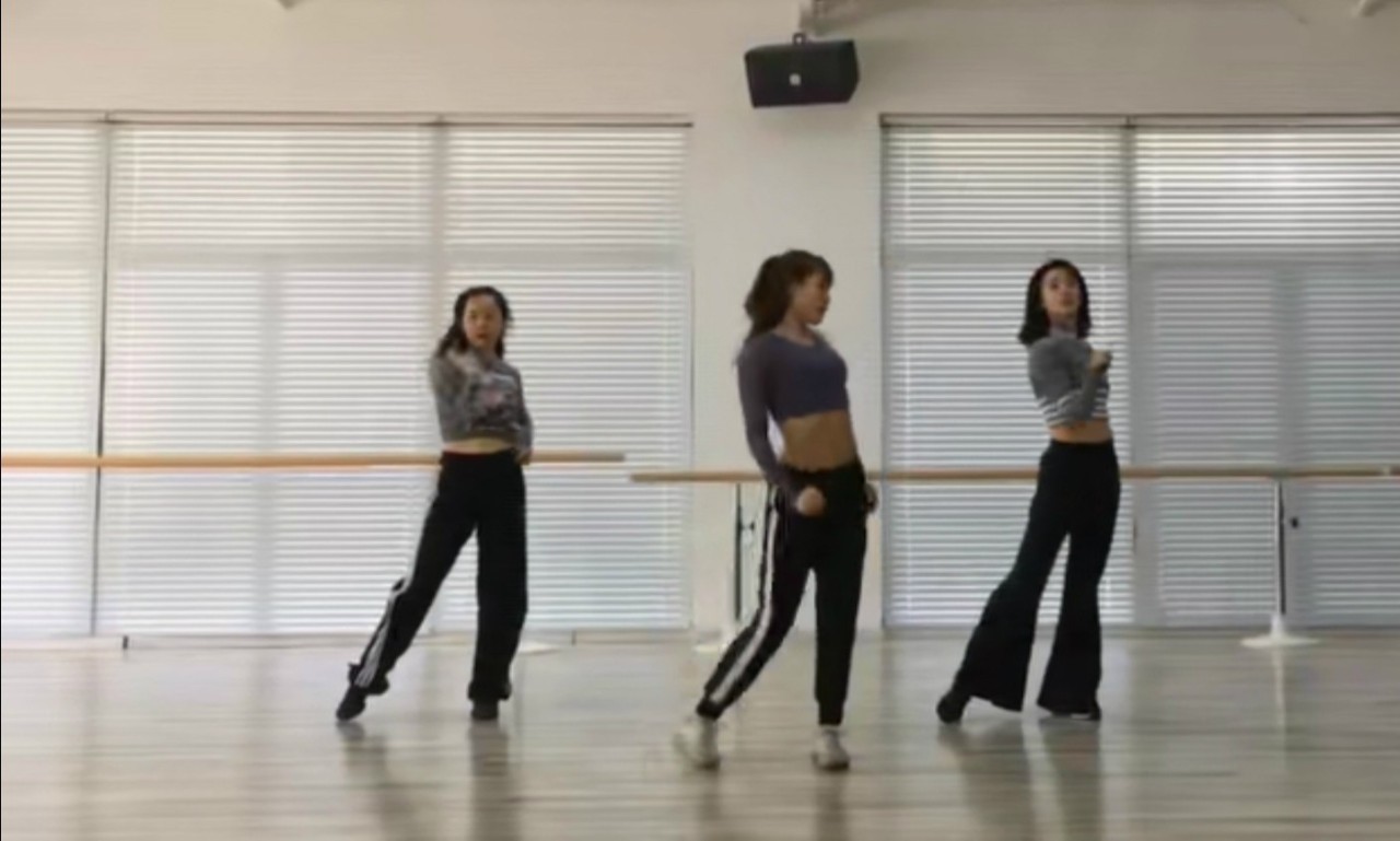 多多妈罕见晒跳舞视频，舞姿婀娜小蛮腰抢镜，难怪黄磊这么爱她