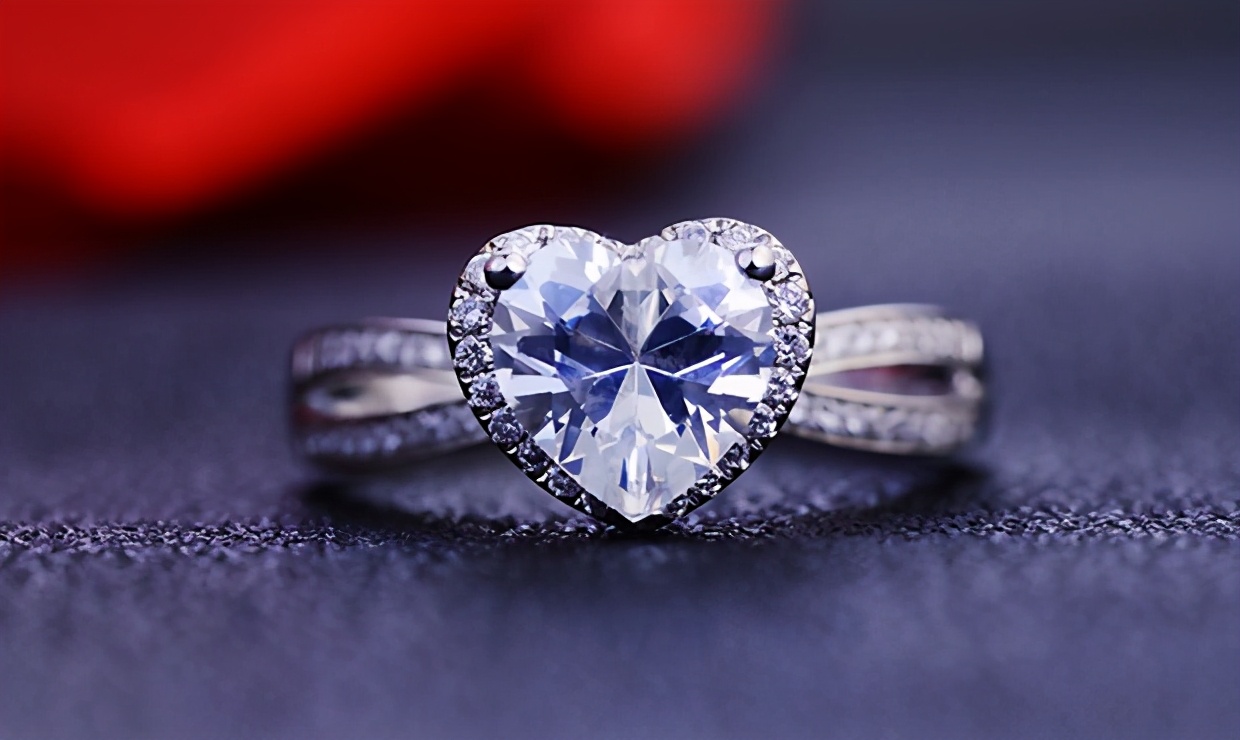 18k钻戒好还是铂金钻戒好,18k金钻戒有什么优点