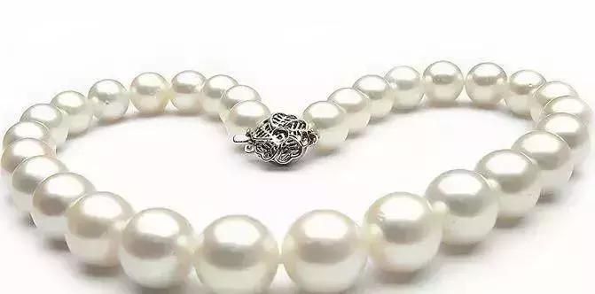 珍珠怎么选才能选到天然的好珍珠,珍珠首饰怎么选