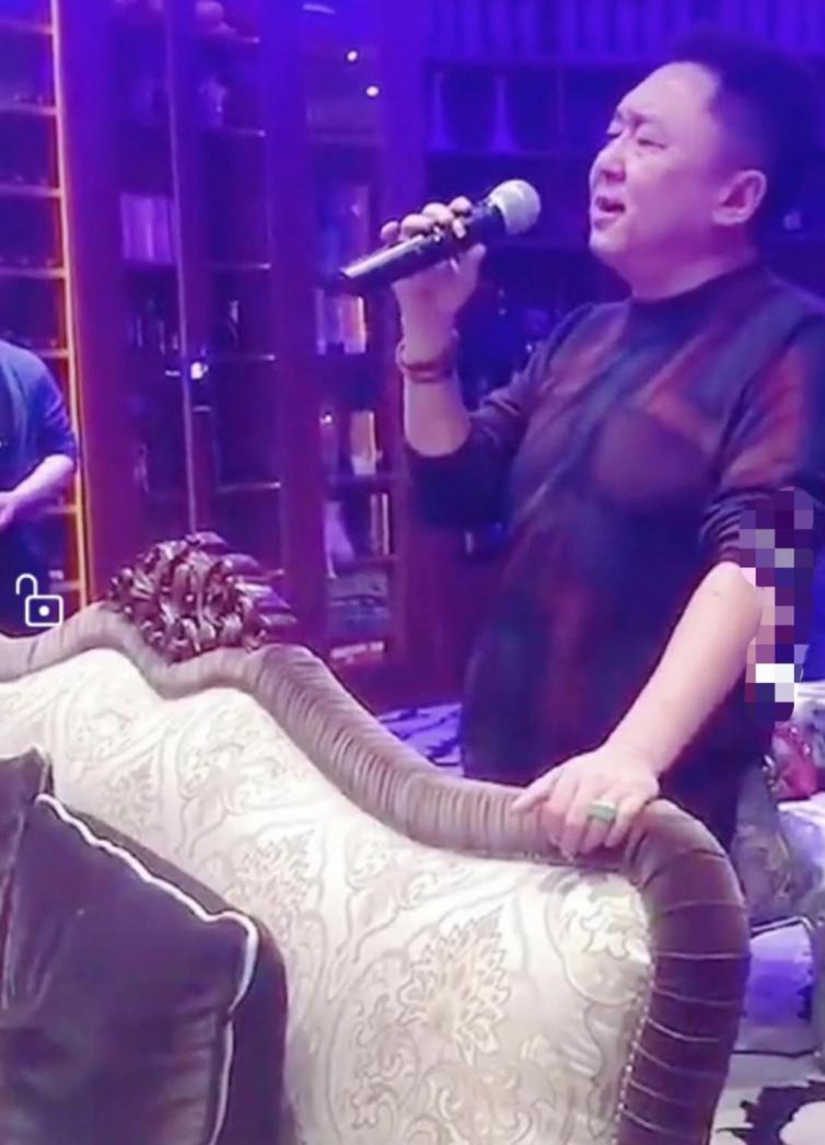 于谦唱歌笑场,于谦在ktv唱的什么歌