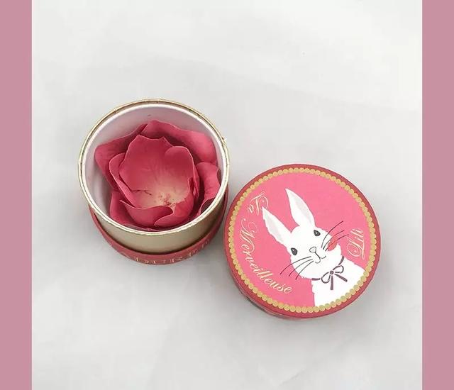 泫雅重腮红妆容,泫雅同款鬼马亮片妆