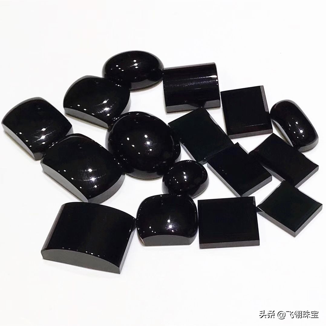 墨翠赌石怎么看好坏,赌石必注意的一些赌石特征