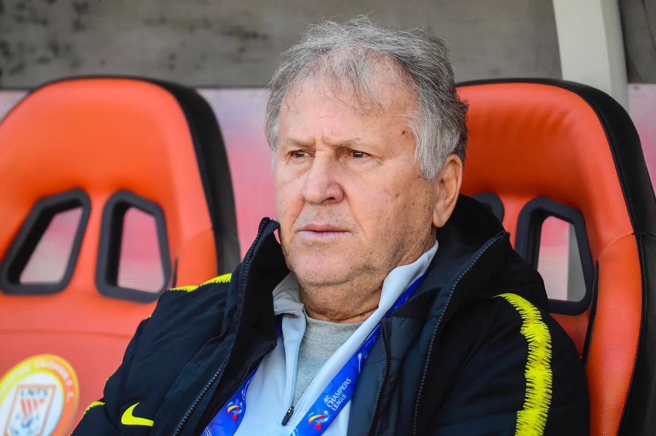 五星巴西队史十大进球,内马尔拿奖杯小罗贝利