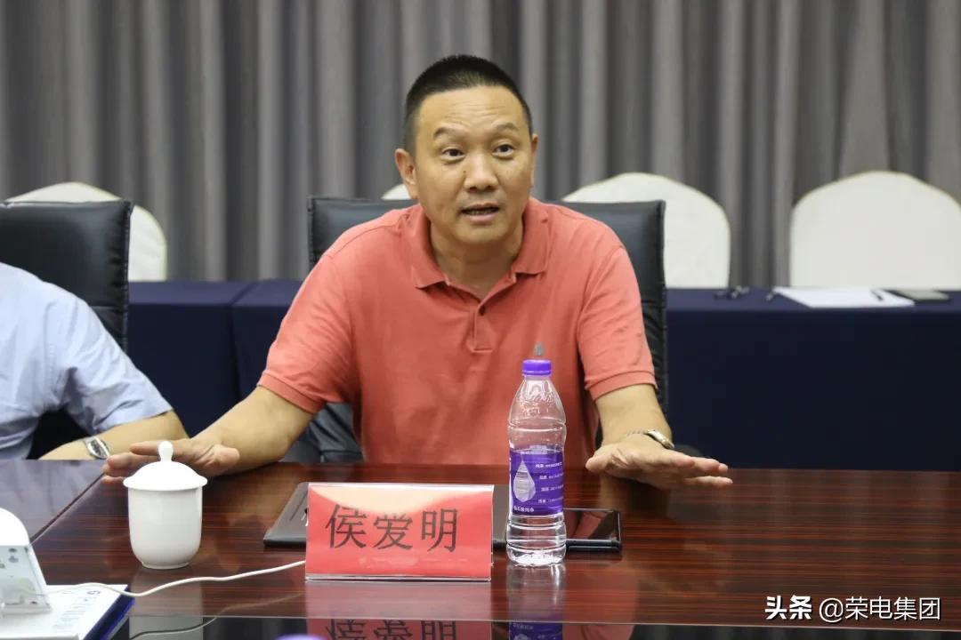 中国家用电器协会副理事长徐东生莅临荣电集团参观指导