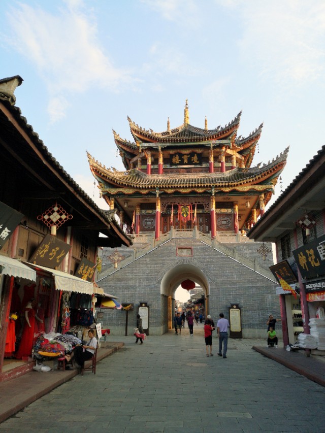 尴尬了！自驾游途中车牌不见了怎么办？这样做保证不扣分！