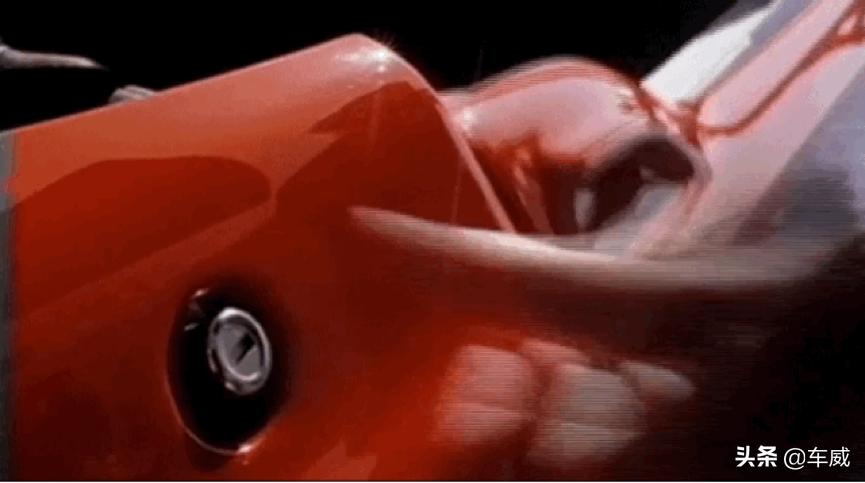 向下开的车门,向上开启的车门