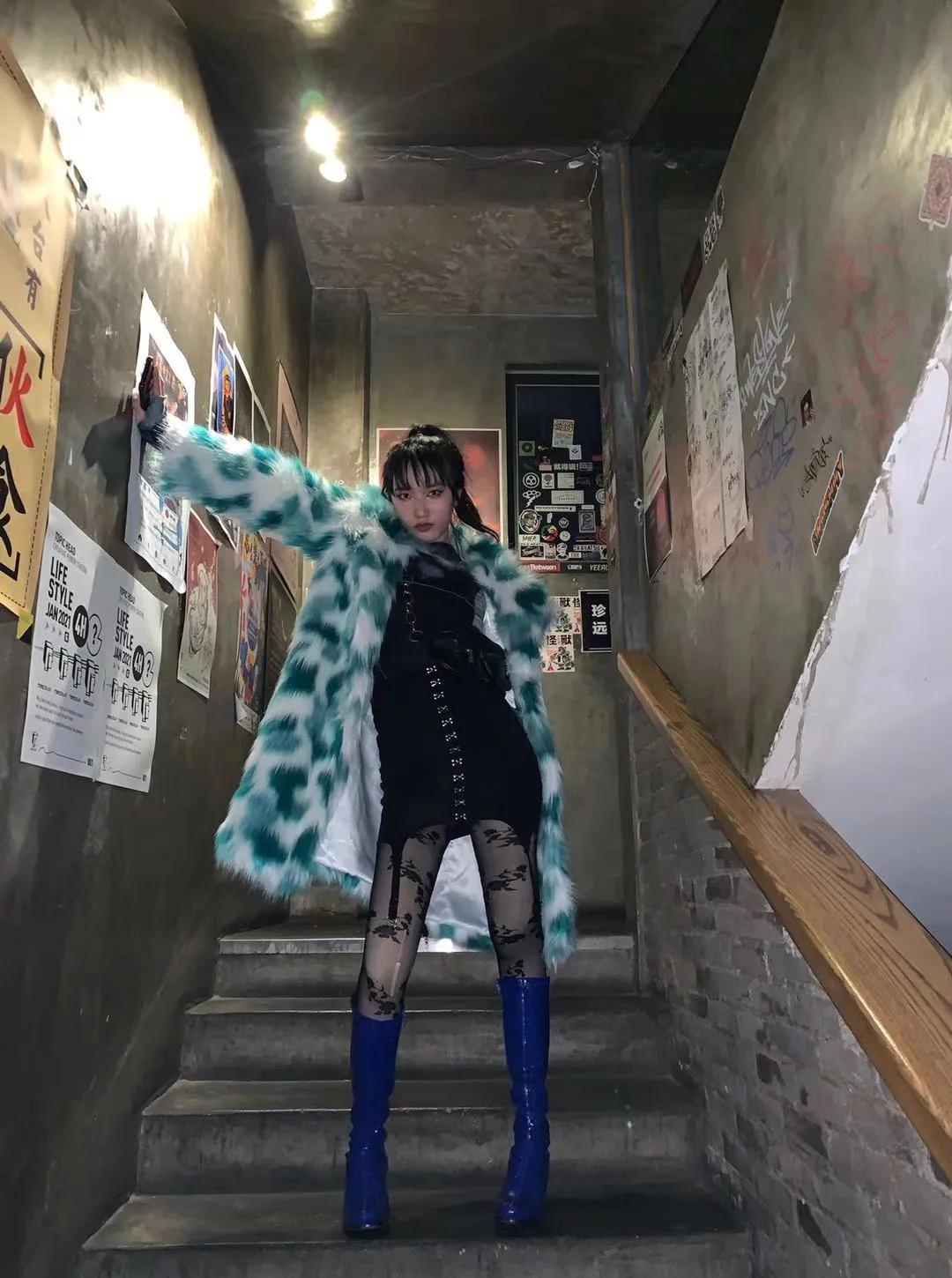 只要上班够土下班就没人认出,只要上班够土下班就认不出来