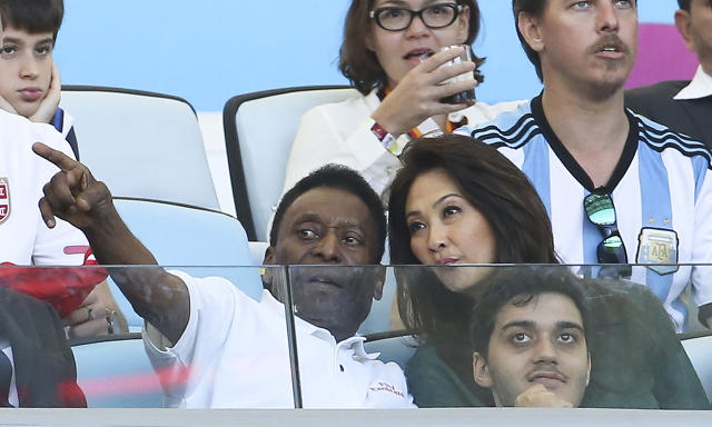 结三次婚的女人32集,17岁球王贝利的传奇