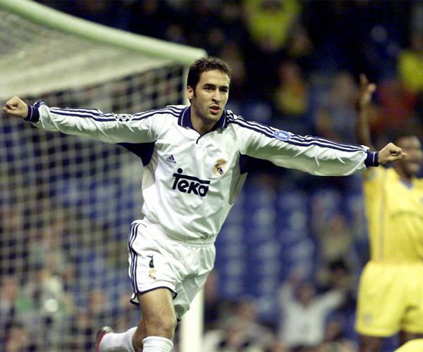 伯纳乌王子劳尔进球,一个动作帅爆全场