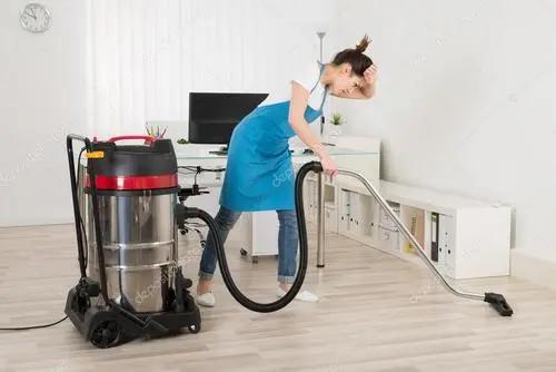 六十岁女人打两份工,48岁女人打工一个月工资多少