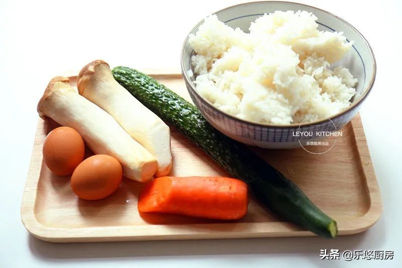 午饭简单快速好吃炒饭,下班到家吃什么