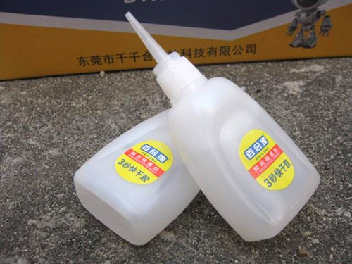 502胶水误当眼药水,错把502的胶水当眼药水