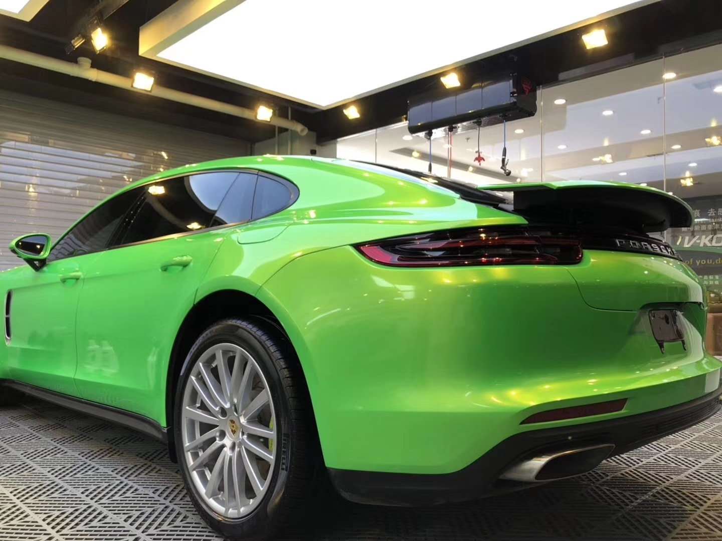 汽车改色贴膜如何识别好坏,碳纤维贴膜怎么区分好坏