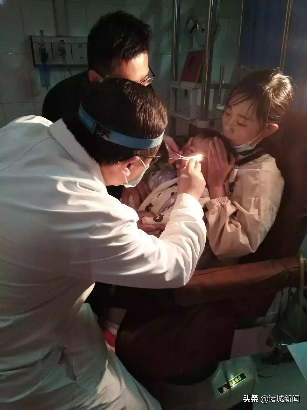 一岁半孩子流黄鼻涕20多天好不了,7岁孩子老是流黄鼻涕一个月了