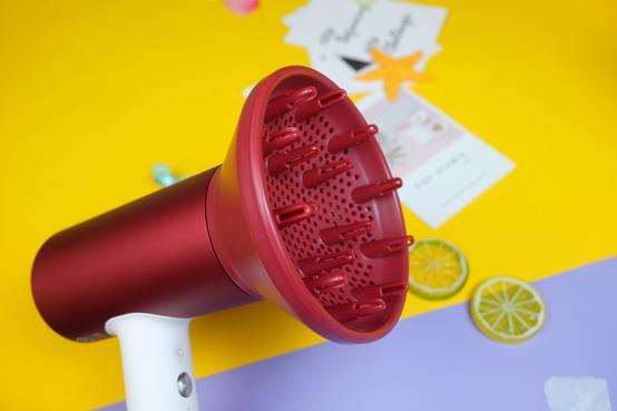 头发风一吹毛躁干枯怎么处理,头发干枯毛躁和吹风机有关吗