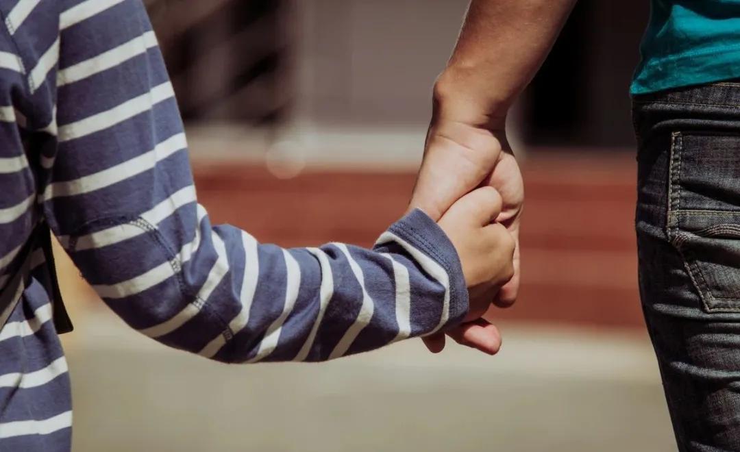 父母子女之间的爱注定是一场辜负,父母没有边界的爱毁了我一辈子