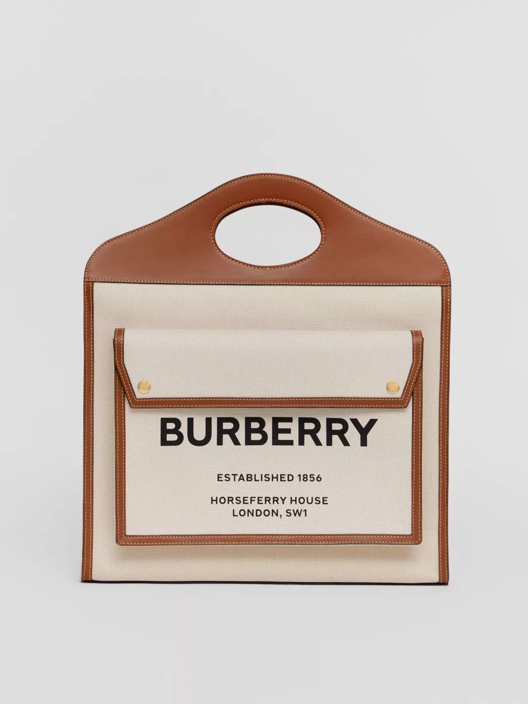 Burberry宁愿烧掉2.5亿库存也不贱卖，原因竟有点心酸...