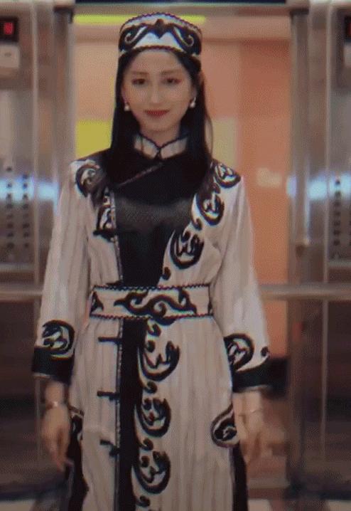 湖北95后女孩拍摄56个民族服饰,湖北女孩耗时247天拍摄56民族服饰