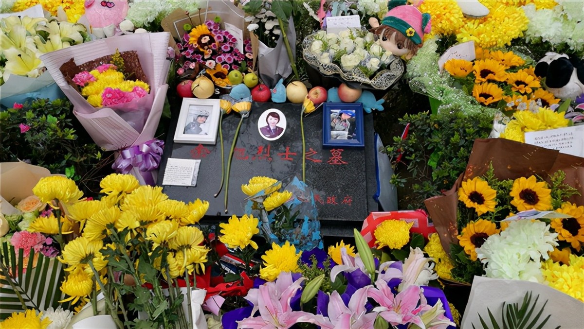 余旭墓碑,空军女英烈余旭视频