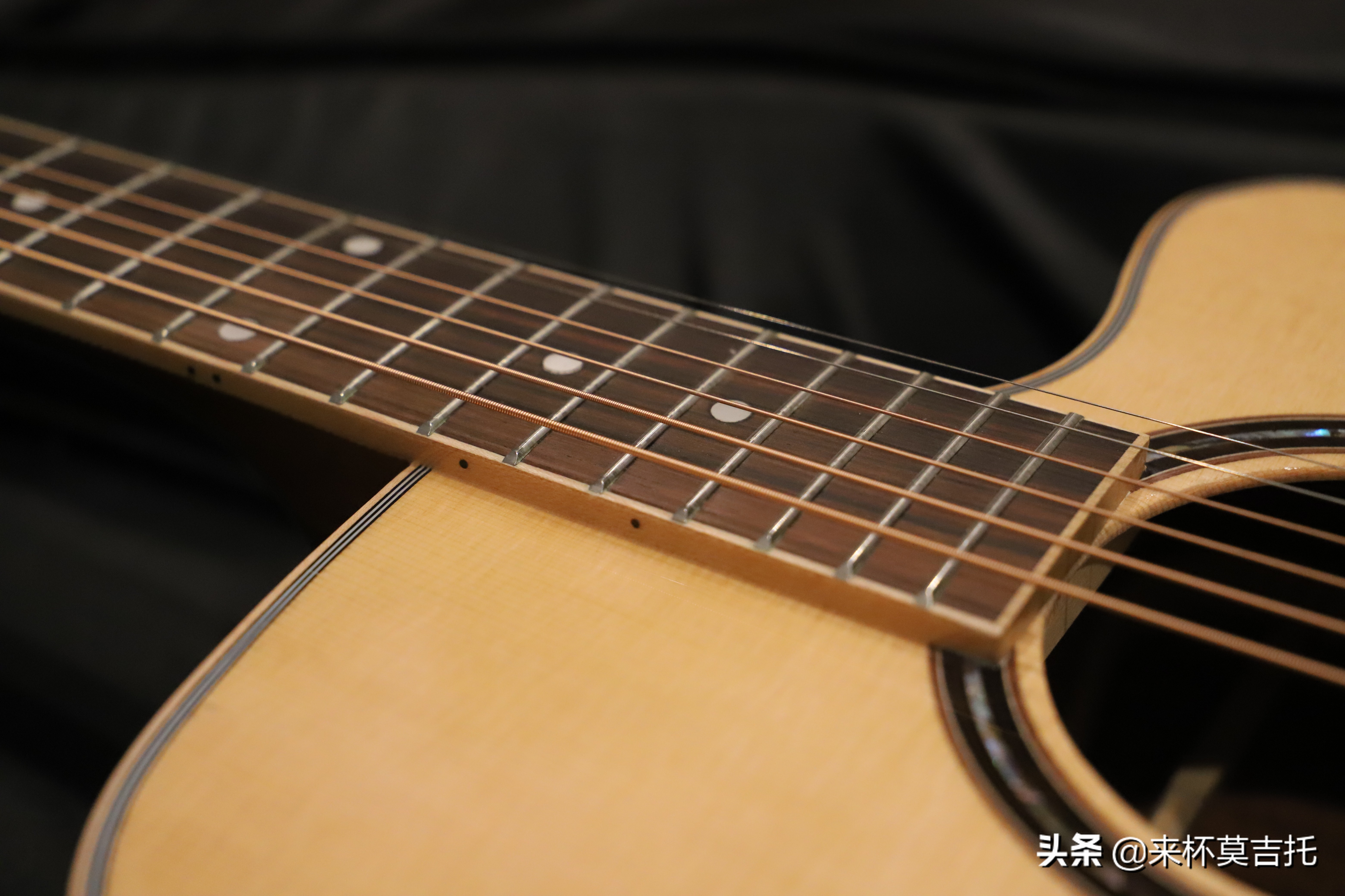 完美大学生活，从加入吉他社开始，老司机教你如何选入门吉他