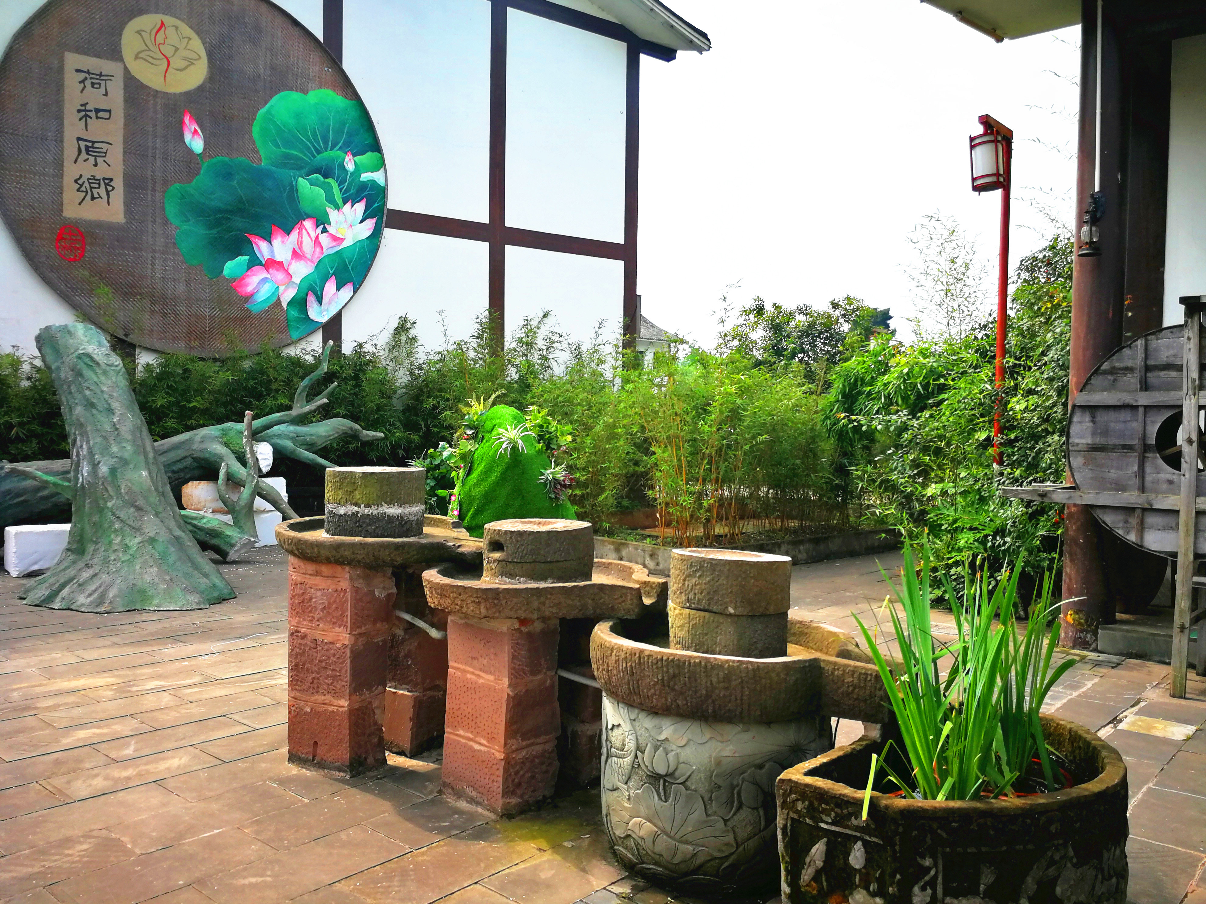 铜梁土桥镇：原乡藕寓五一迎客西郊绿道产业链延长