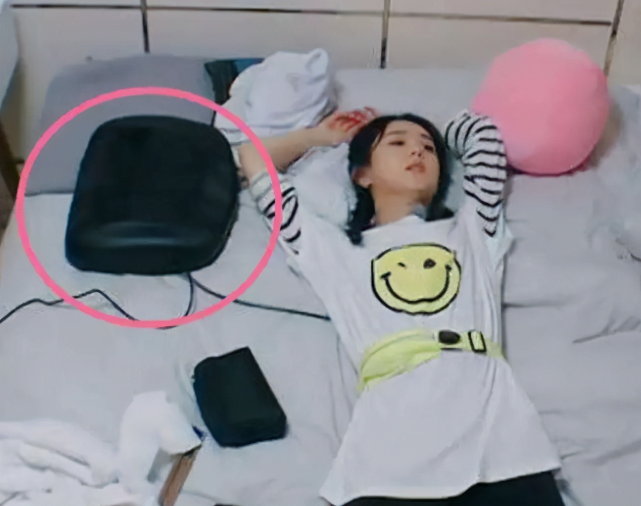 赵小刀卧室曝光，床上“骨盆正骨器”让宝妈红了眼：十生9疼一苦