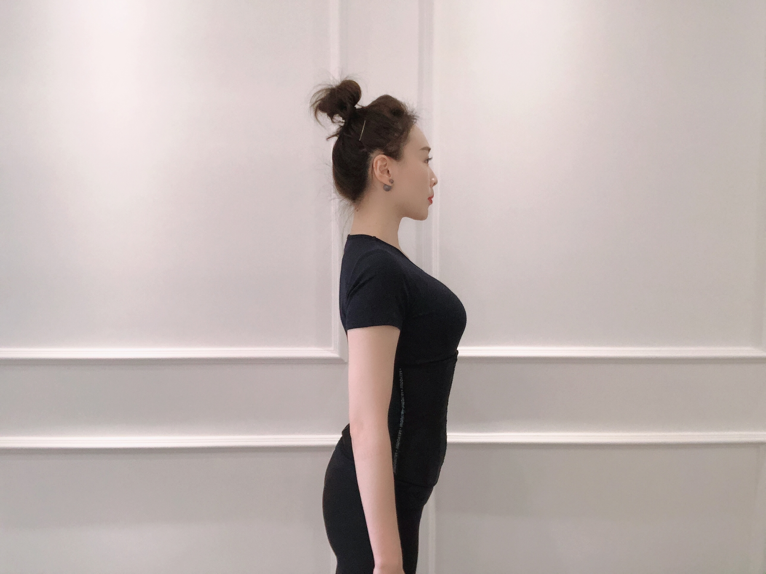 产后后背疼引起驼背是什么原因,产后矫正带隐形防驼背