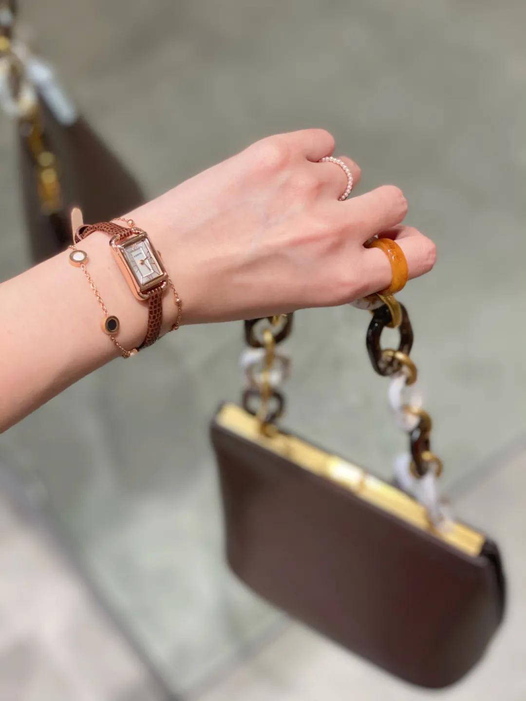 送这被夸有品位!三吉彩花同款腕表,女友戴了爱不释手