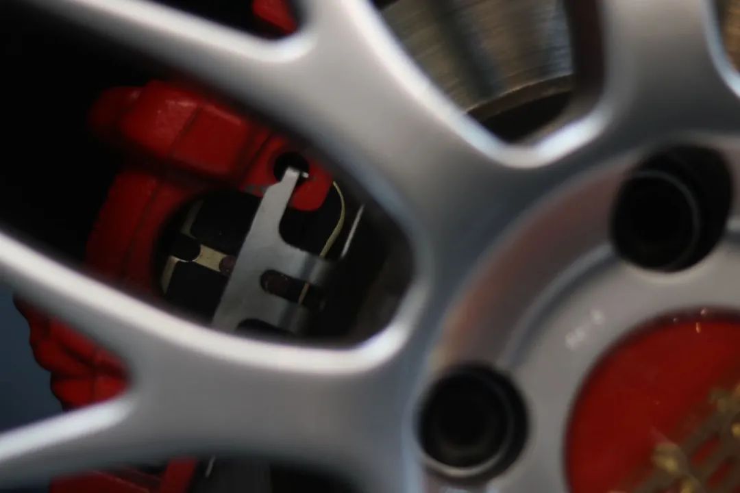 怪兽改造跑车视频,宝马f20120改装