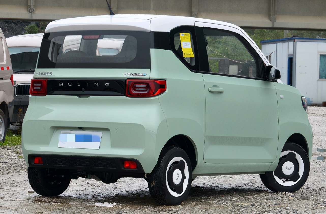 五菱宏光miniev好还是奔奔好,五菱宏光miniev对比奔奔