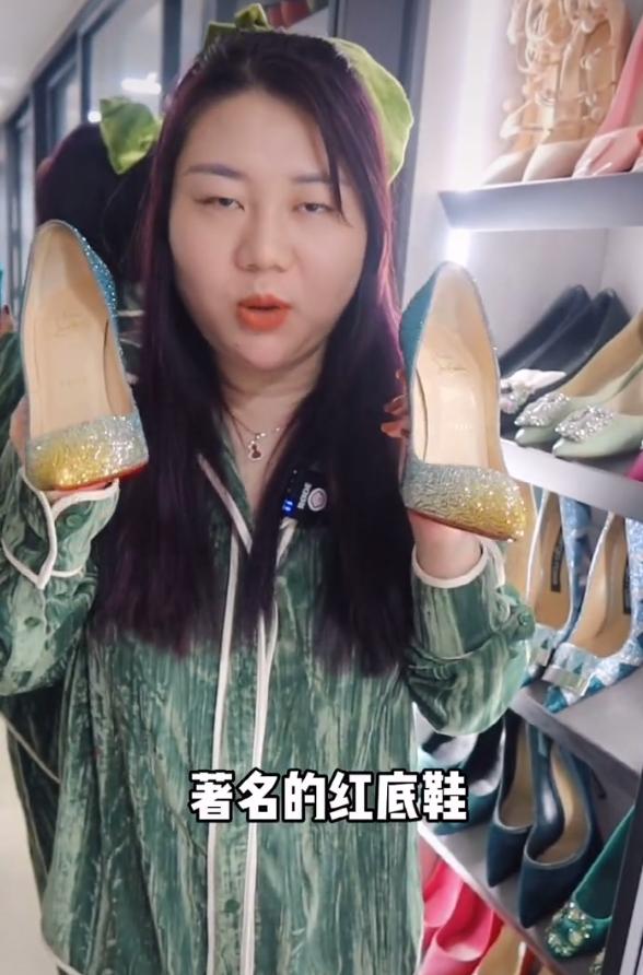 杨天真豪宅内景罕曝光，万元高奢鞋买来当摆设，一面墙能抵一套房