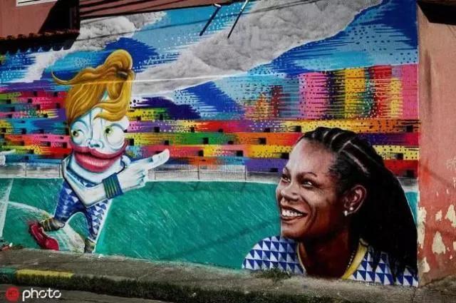 孙雯在国外踢馆的视频,孙雯踢足球视频